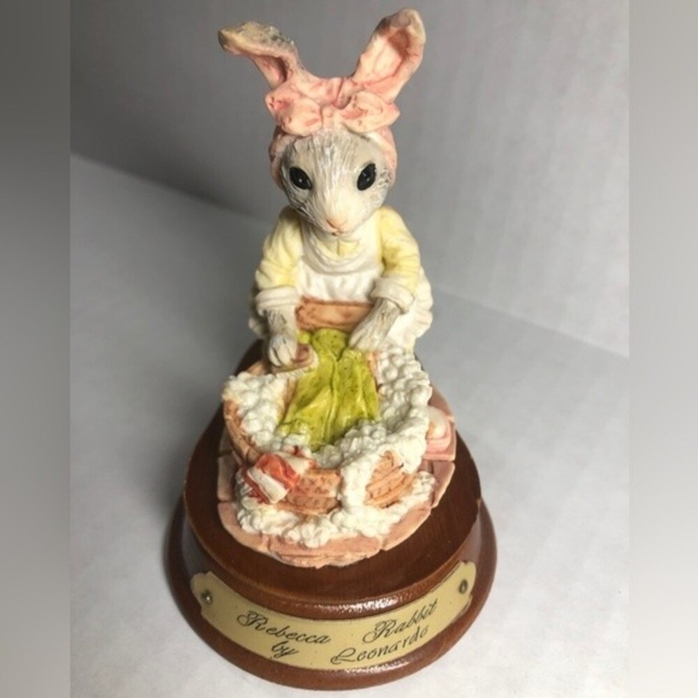 Vintage 1989 Little Nook Village Rebecca Rabbit LN-01 Leonardo The Heritage Mint